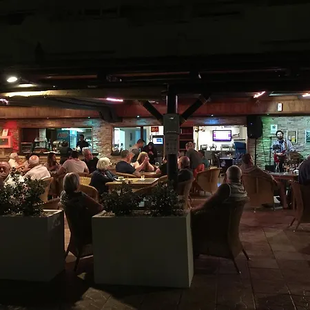 Le Patio Del Sol 아데제
